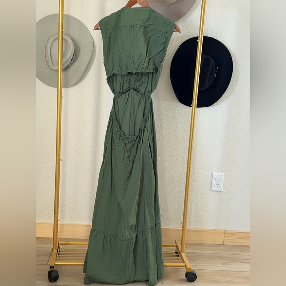 Ingrid & Isabel Forest Green Maxi Dress - Picture 5 of 6